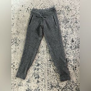Lululemon engineered warmth jogger. size small